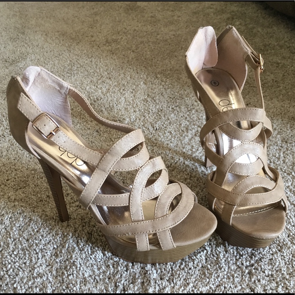 High heel shoes size 8